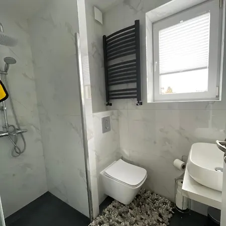 بيت ضيافة I Limonka Do Plazy 900m Stoczniowcow 13 غدينيا